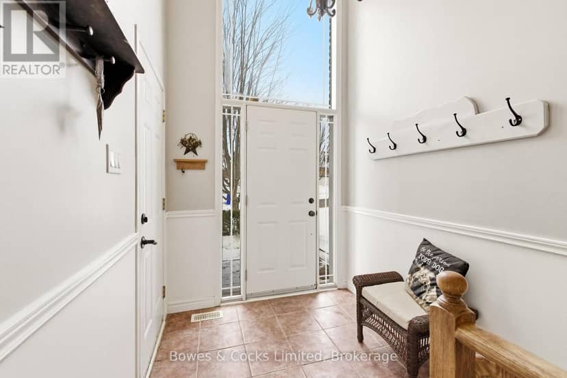 347 Middlefield Road — photo 5 of 40