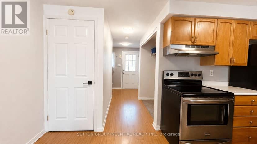 25 Lions Gate Boulevard, Barrie, photo 2