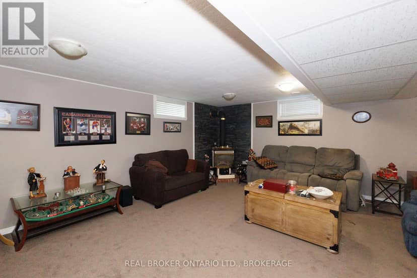 76 Kincardine Street W — photo 32 of 40