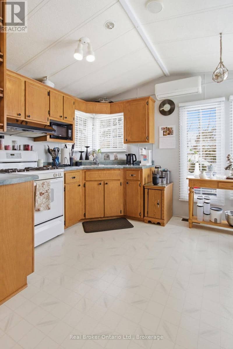 428 Pine Pass — photo 15 of 40