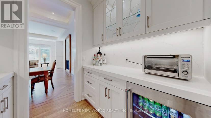 302 Johnston Avenue N — photo 16 of 36