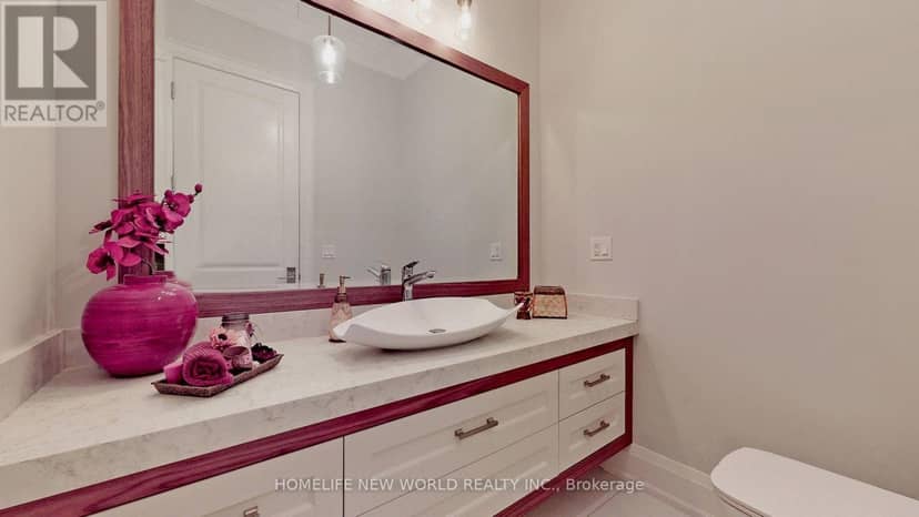 302 Johnston Avenue N — photo 17 of 36