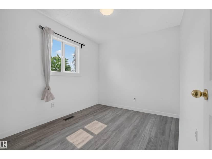 27 Kiniski Cr NW — photo 17 of 40