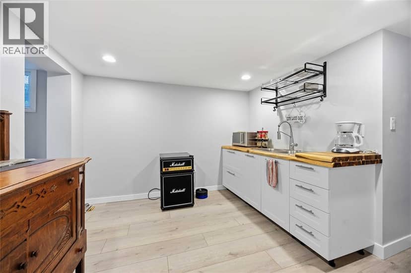 1202 St.Clair Parkway — photo 31 of 40