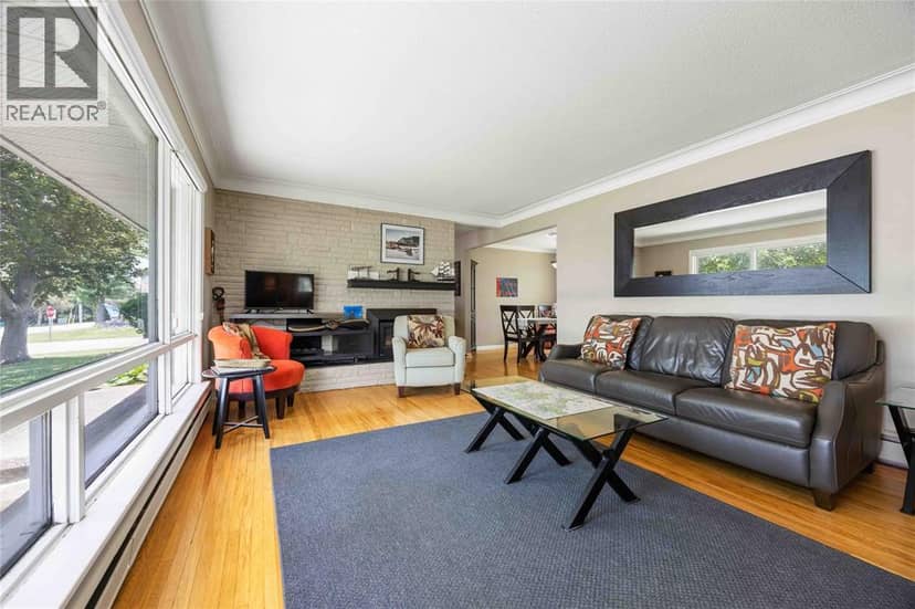 1202 St.Clair Parkway — photo 10 of 40