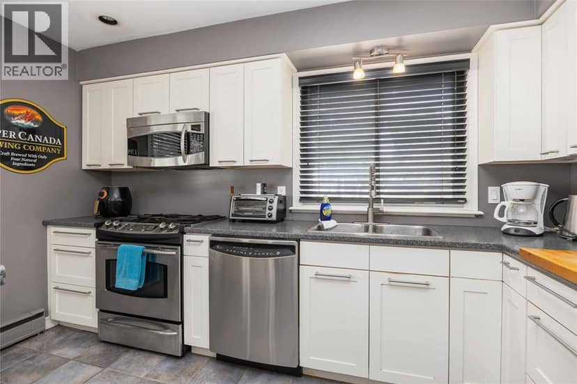 1202 St.Clair Parkway — photo 15 of 40