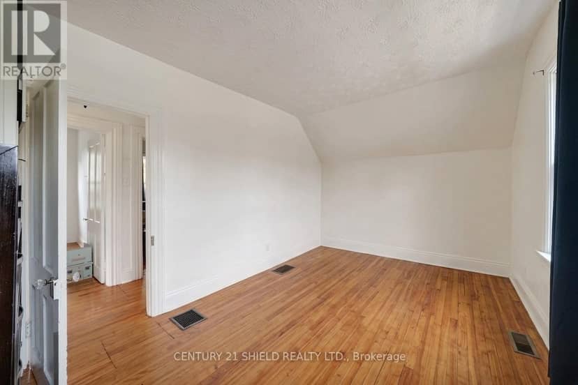 430 Sydney Street — photo 27 of 40