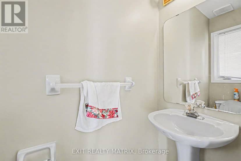 2209 Saturn Crescent — photo 10 of 21