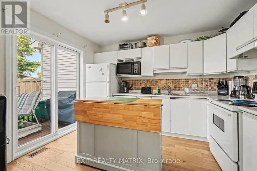2209 Saturn Crescent — photo 9 of 21