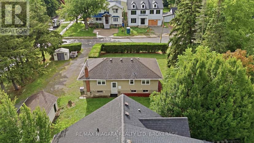 557 Mississagua Street — photo 2 of 40