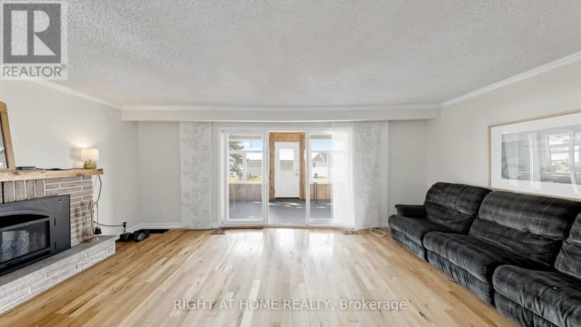 36 Shirlea Boulevard — photo 15 of 40