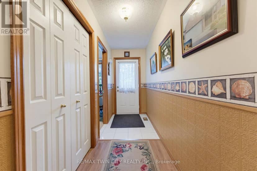 2 - 1 Buchanan Crescent — photo 6 of 30