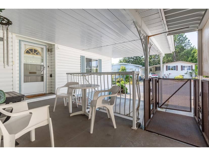103 2062 KING GEORGE BOULEVARD, Surrey, photo 5