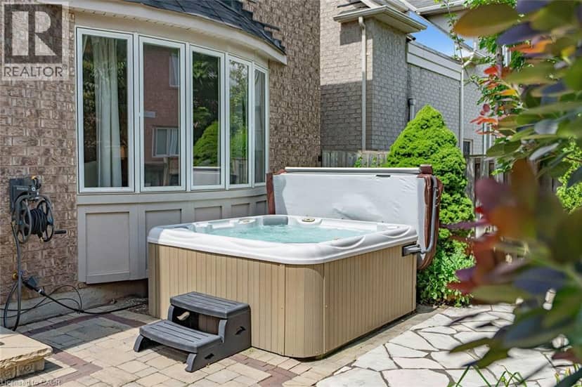 729 BOUGHTON Crescent — photo 33 of 40