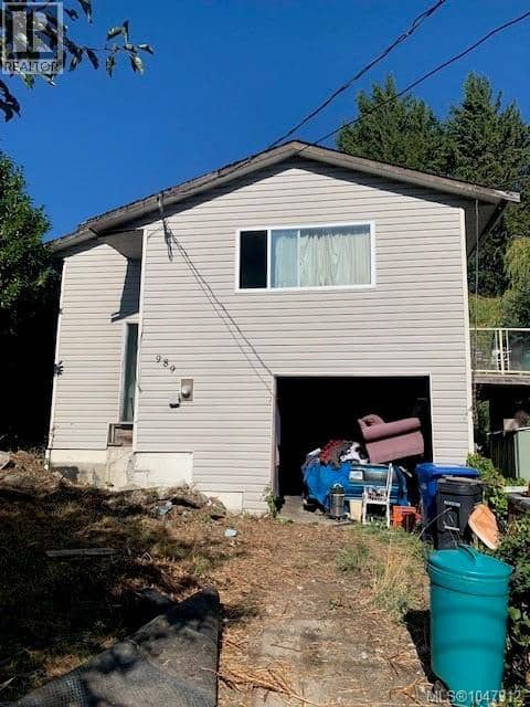 989 Plecas Cres — photo 1 of 4