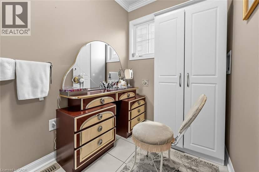 1098 HEPBURN Road — photo 23 of 40