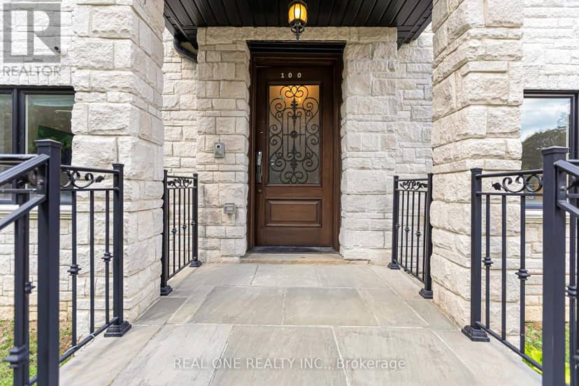 100 Ridelle Avenue, Toronto, photo 2