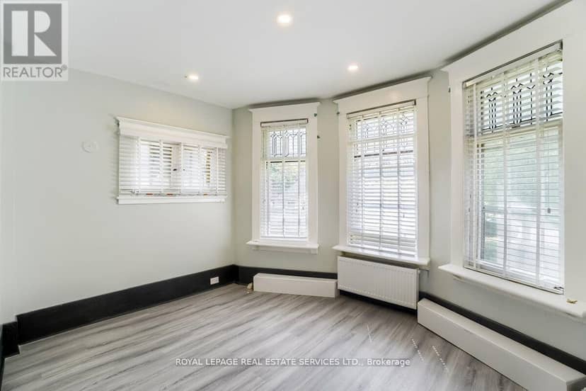 31 Tyndall Avenue — photo 10 of 40