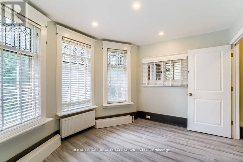 31 Tyndall Avenue — photo 11 of 40