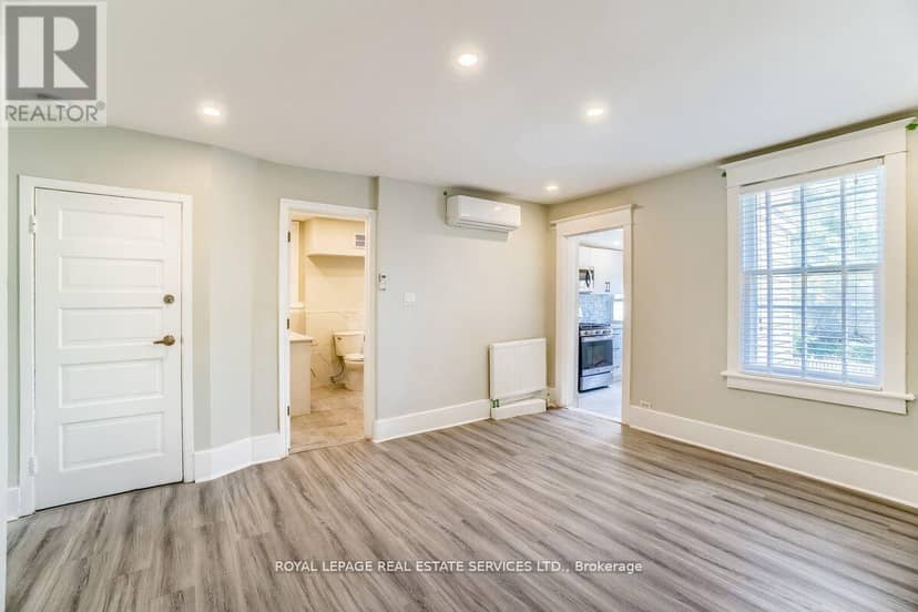 31 Tyndall Avenue — photo 16 of 40