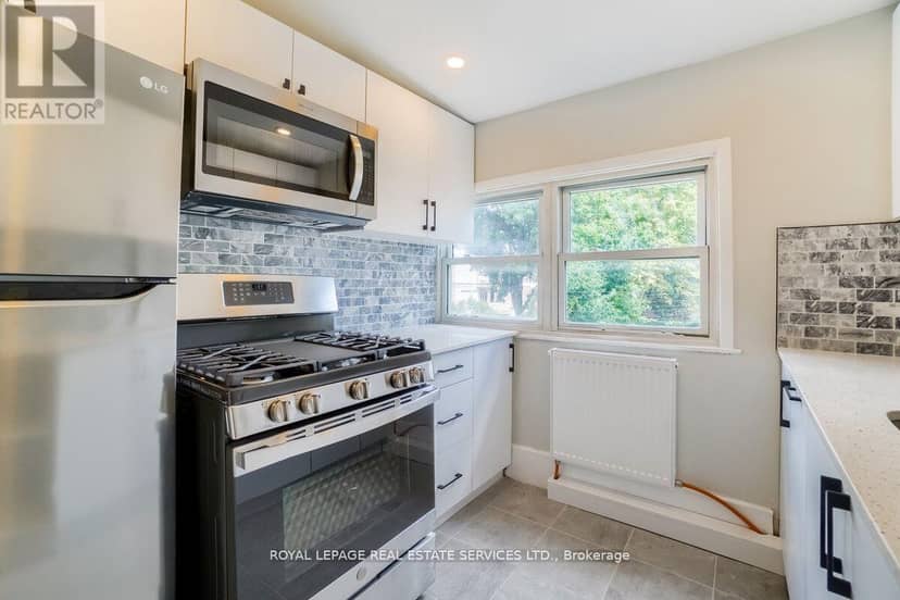 31 Tyndall Avenue — photo 17 of 40
