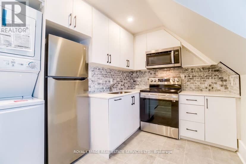 31 Tyndall Avenue — photo 27 of 40