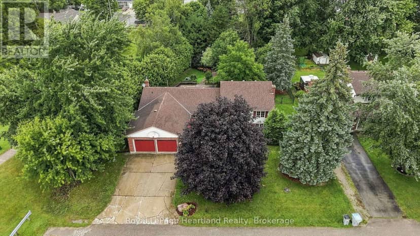 595 Inkerman Street W — photo 1 of 40