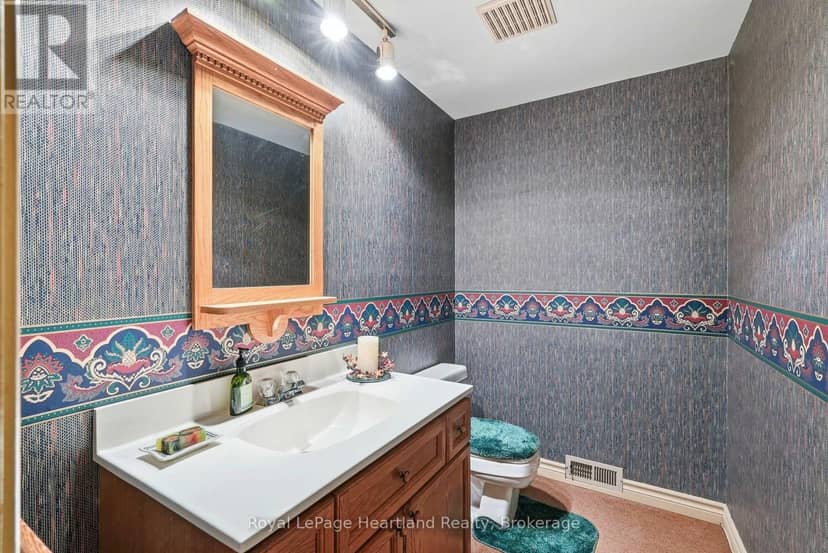 595 Inkerman Street W — photo 32 of 40
