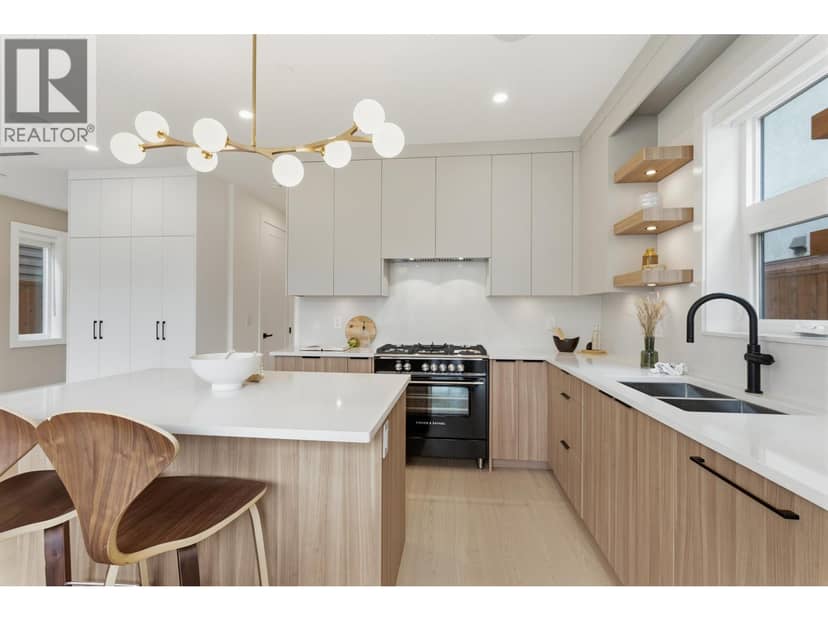 2 2258 NAPIER STREET, Vancouver