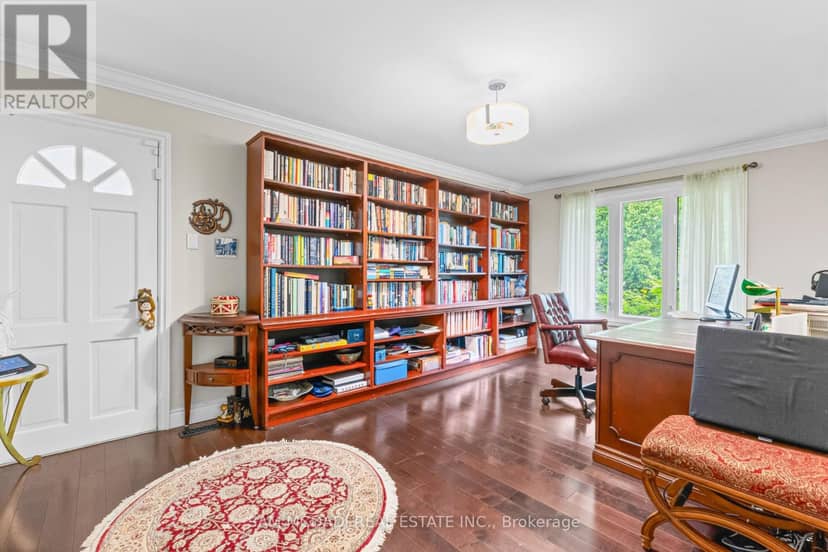 2145 Oneida Crescent — photo 14 of 40