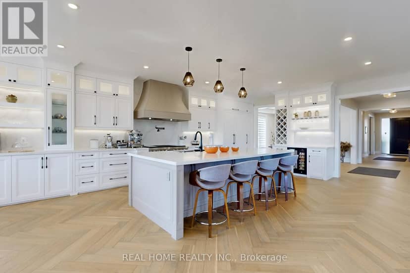 8 Knowles Crescent — photo 11 of 40