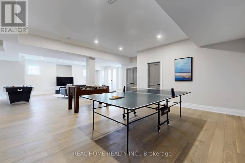 8 Knowles Crescent — photo 29 of 40