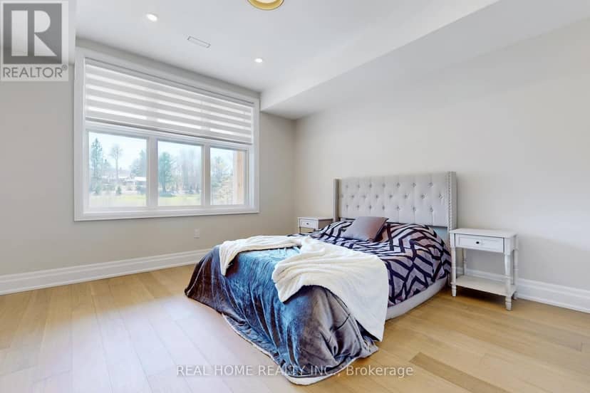 8 Knowles Crescent — photo 30 of 40