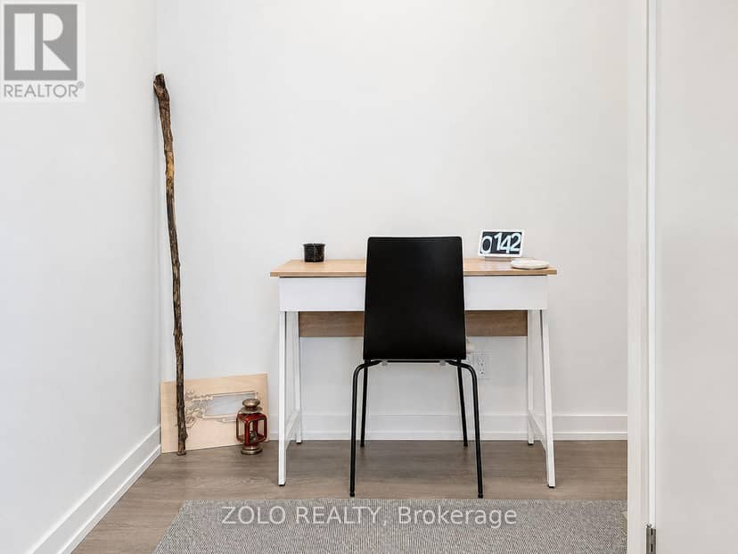 121 - 8 Beverley Glen Boulevard — photo 5 of 11