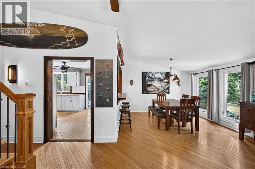 4905 MAPLEVIEW Crescent — photo 12 of 40