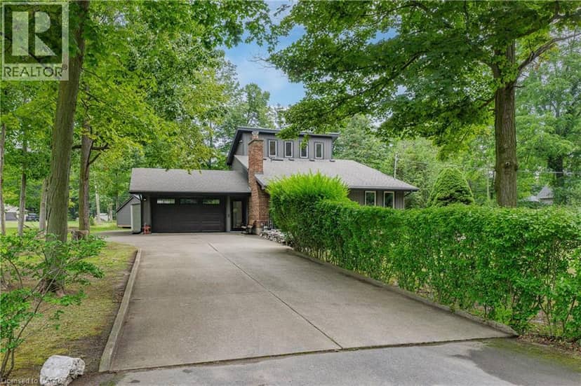 4905 MAPLEVIEW Crescent — photo 3 of 40