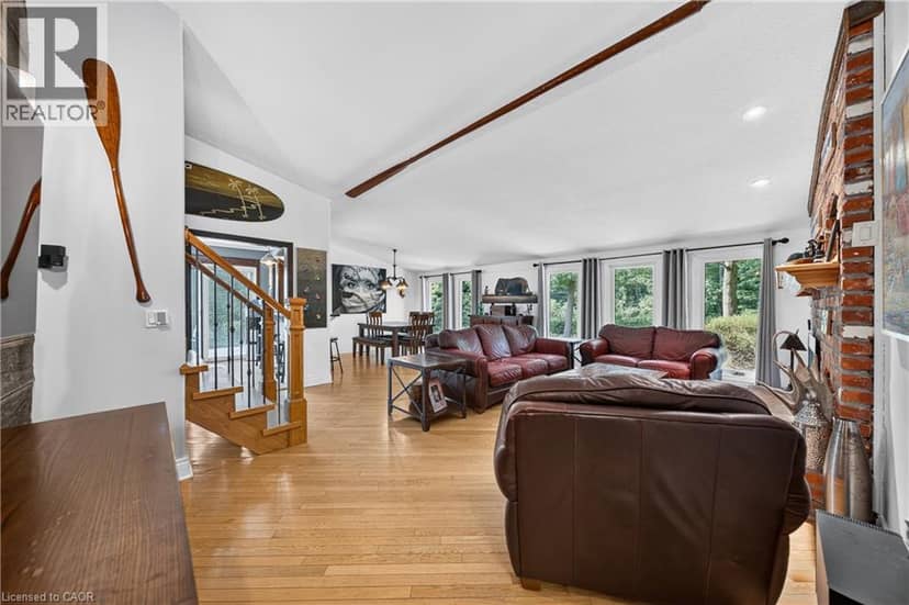 4905 MAPLEVIEW Crescent — photo 7 of 40