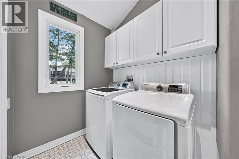 4905 MAPLEVIEW Crescent — photo 35 of 40