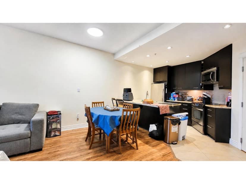 217 2970 King George Boulevard, Surrey, photo 8