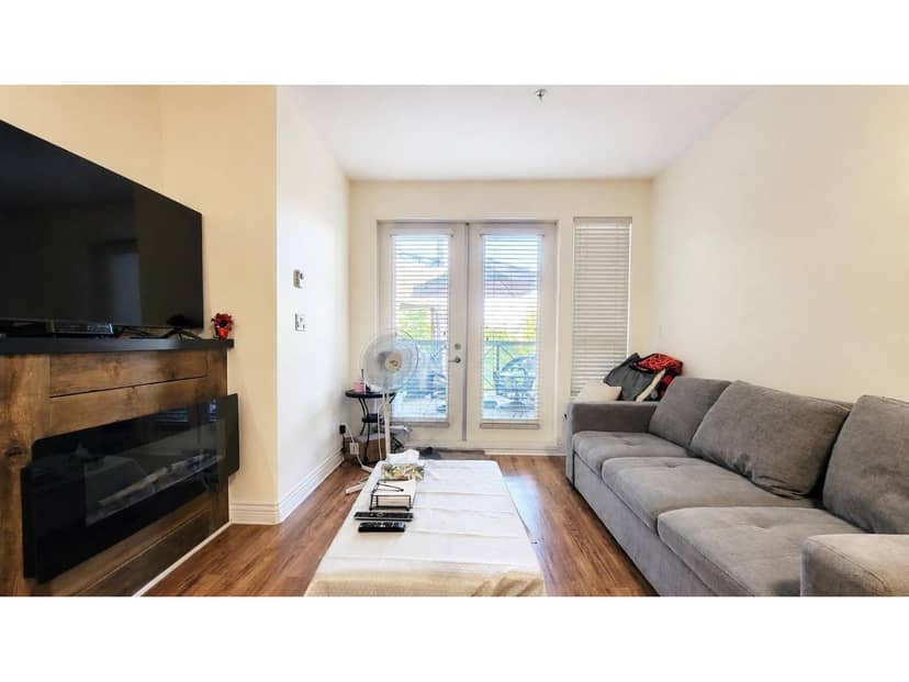 217 2970 King George Boulevard, Surrey, photo 3