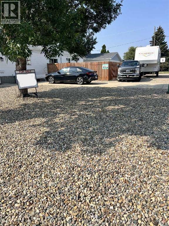 602 7 Street SE, Redcliff, photo 2