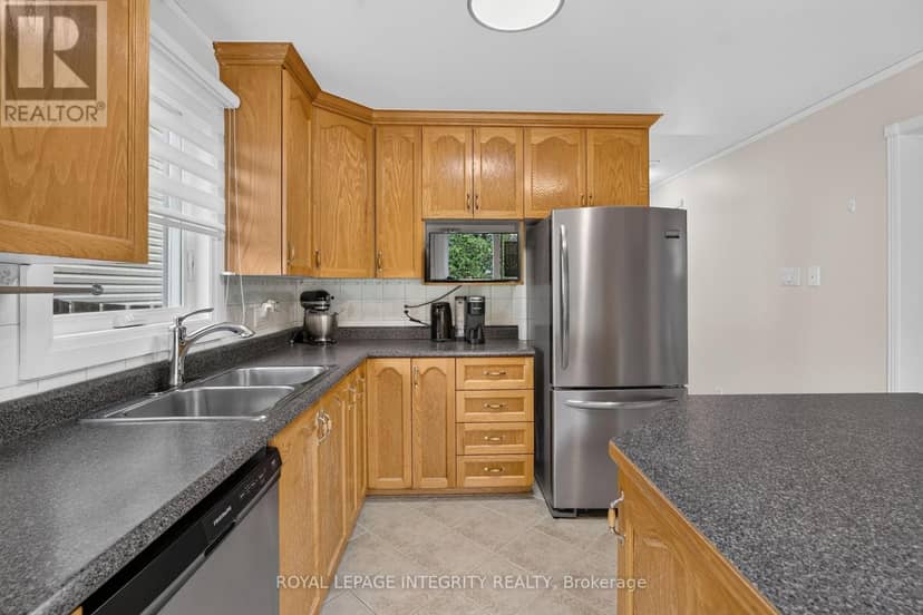 1692 Toulouse Crescent — photo 10 of 29