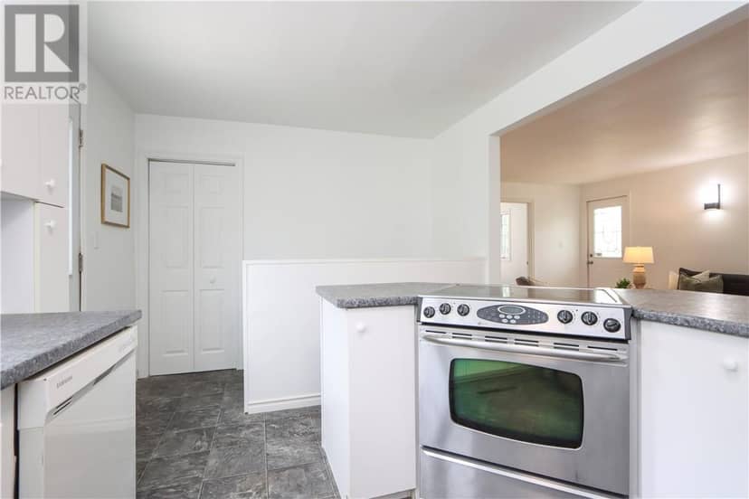 38 Gill Avenue — photo 15 of 40