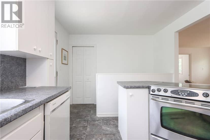 38 Gill Avenue — photo 16 of 40