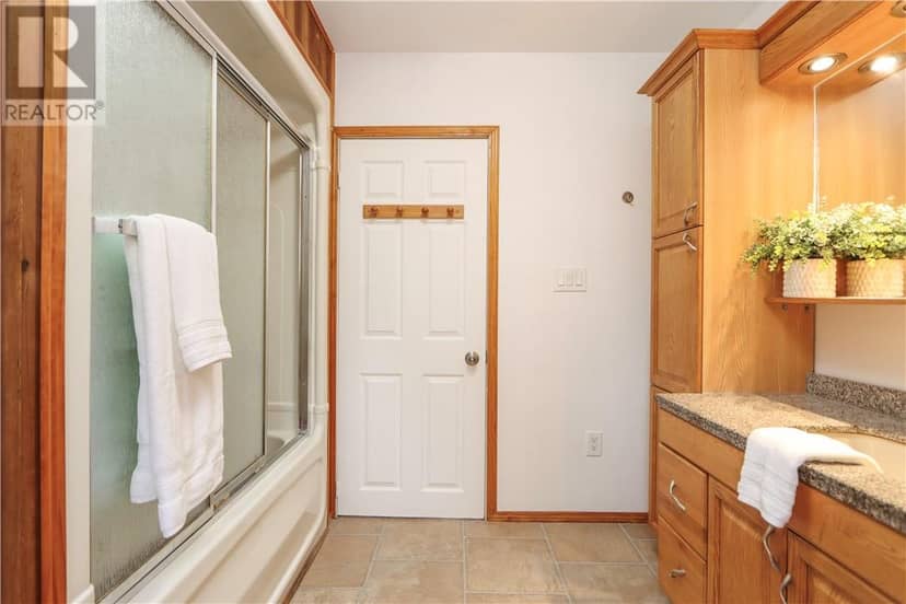 38 Gill Avenue — photo 20 of 40