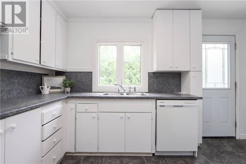 38 Gill Avenue — photo 14 of 40