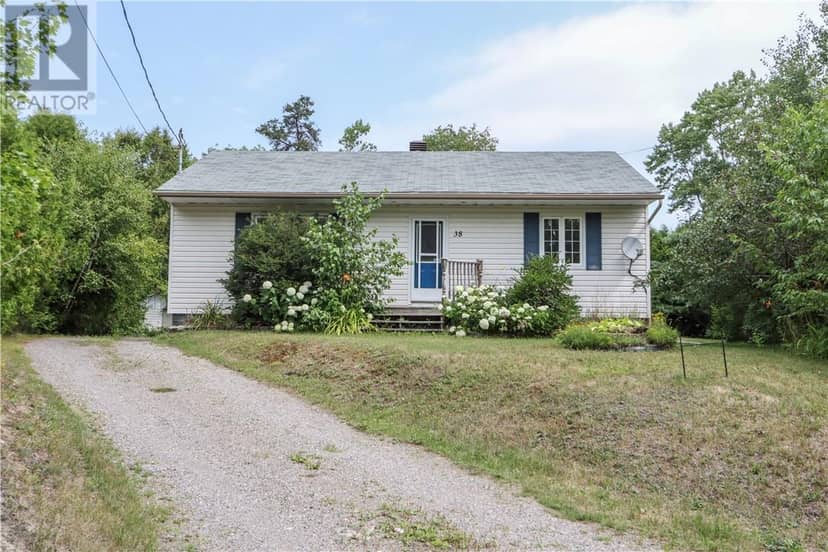 38 Gill Avenue, Onaping, photo 2