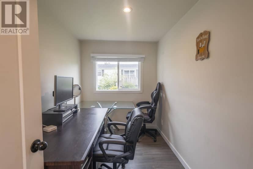 11 CARTIER Avenue — photo 17 of 22