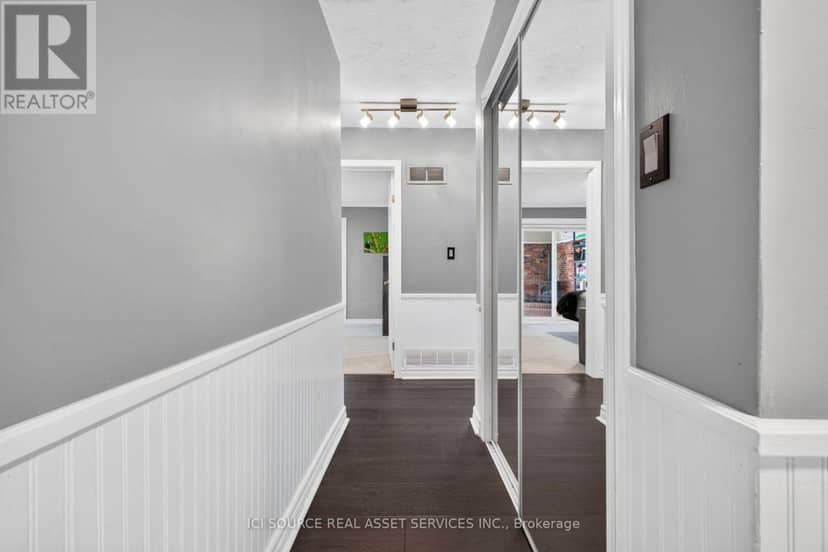 6998 Glengowan Crescent — photo 16 of 40