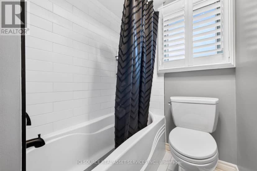 6998 Glengowan Crescent — photo 19 of 40